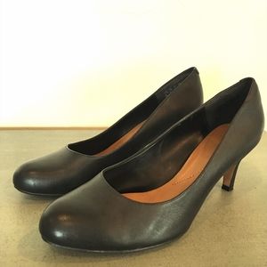 Clarks Black Pump
